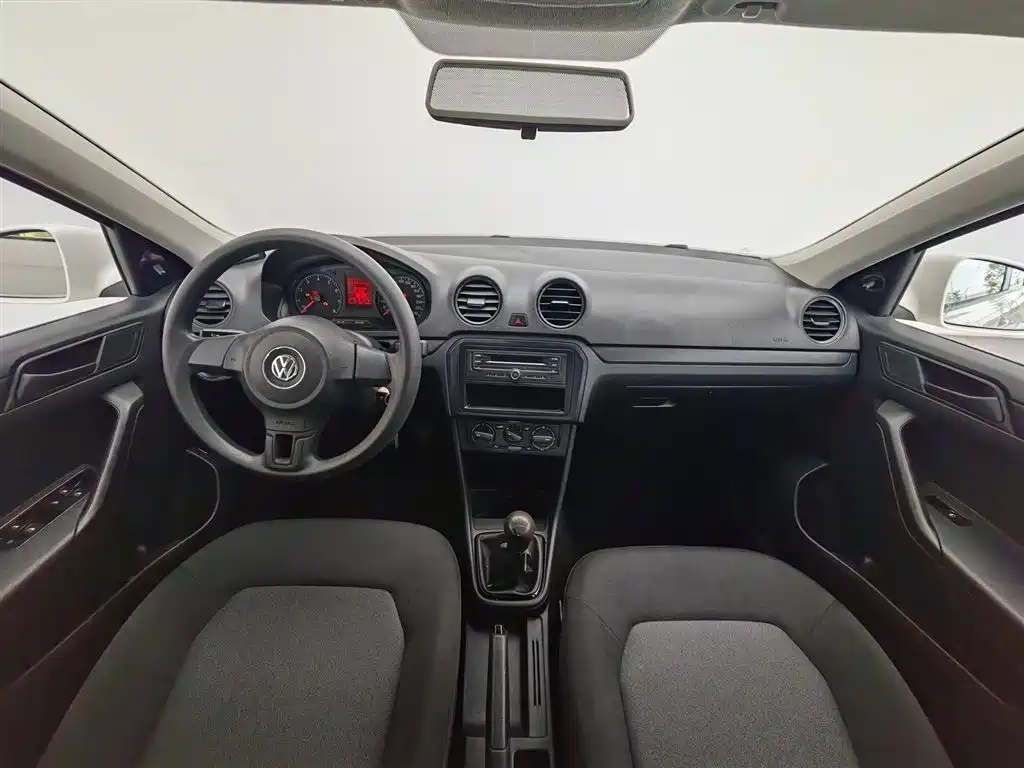Volkswagen Jetta 2015 1.6L Manual Trend фото 5