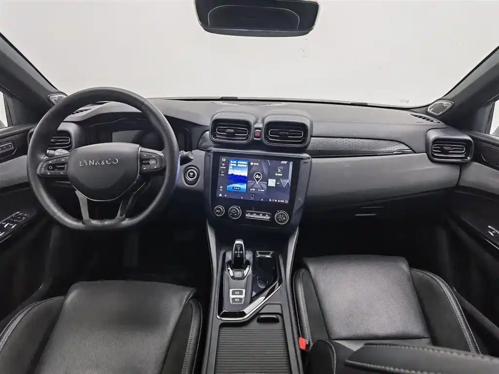 Lynk & Co 02 2021 1.5TD DCT 2WD Power Champion Edition фото 5