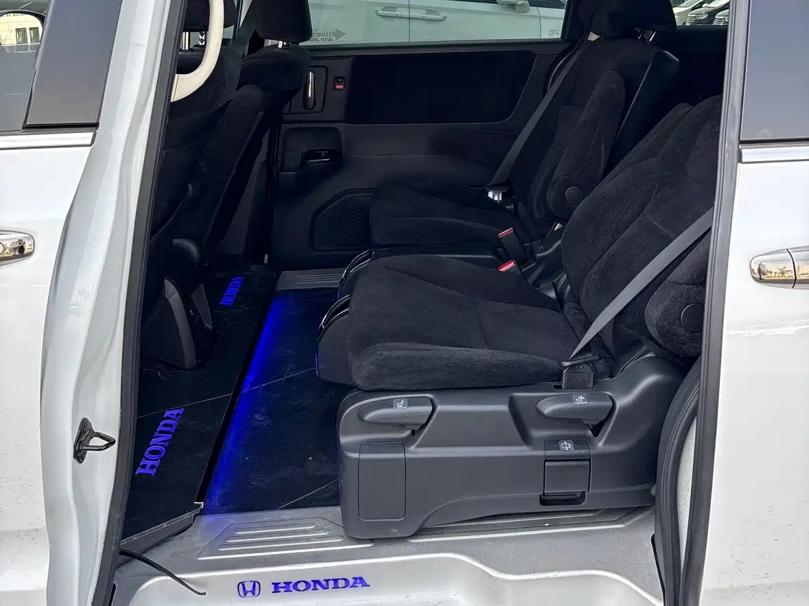 Honda Odyssey 2024 2.0L e:HEV Sharp·Comfort Edition фото 11