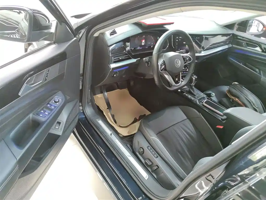 Volkswagen Passat 2022 330TSI Luxury Edition фото 16