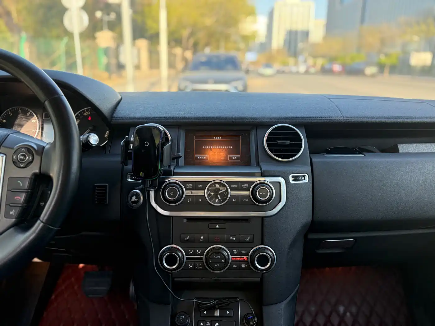 Land Rover Discovery 2016 3.0 SC V6 HSE фото 12