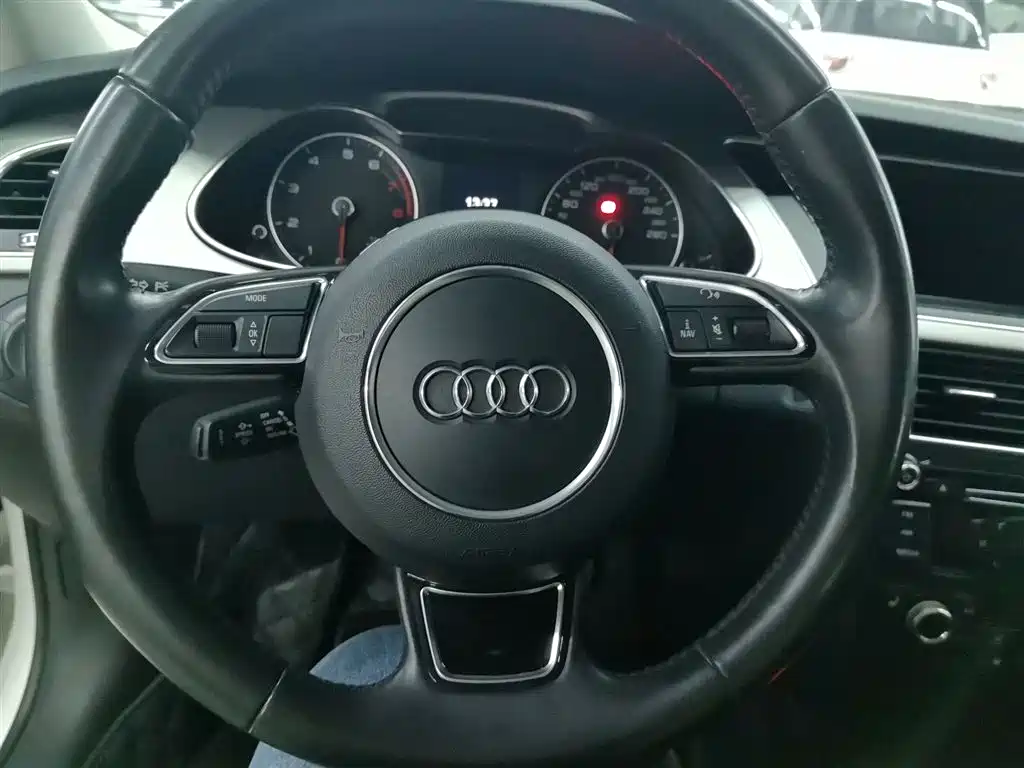 Audi A4L 2016 35 TFSI Collector's Edition S line Comfort фото 20