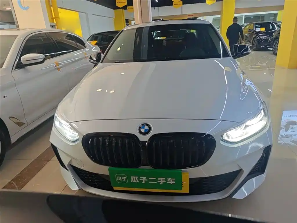 BMW 1 Series 2021 120i M Sport Shadow Edition фото 3