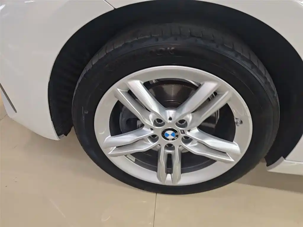 BMW 1 Series 2021 120i M Sport Shadow Edition фото 23