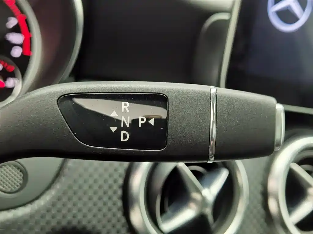 Mercedes-Benz A-Class (Import) 2018 A 200 Fashion фото 13