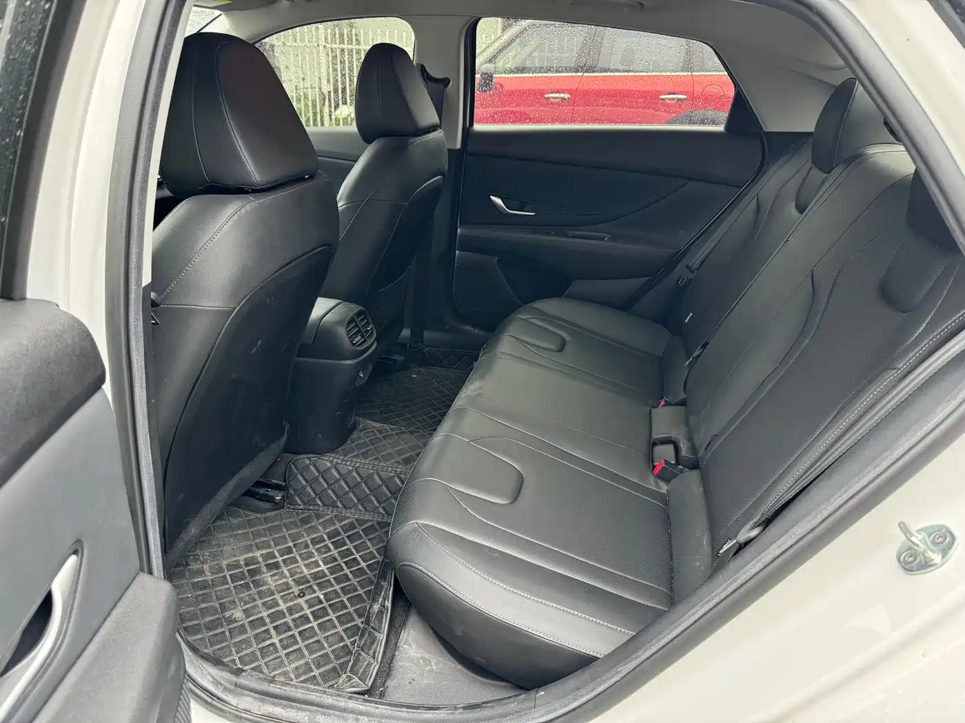 Hyundai Elantra 2023 Model 1.5L CVT LUX Premium Edition фото 4