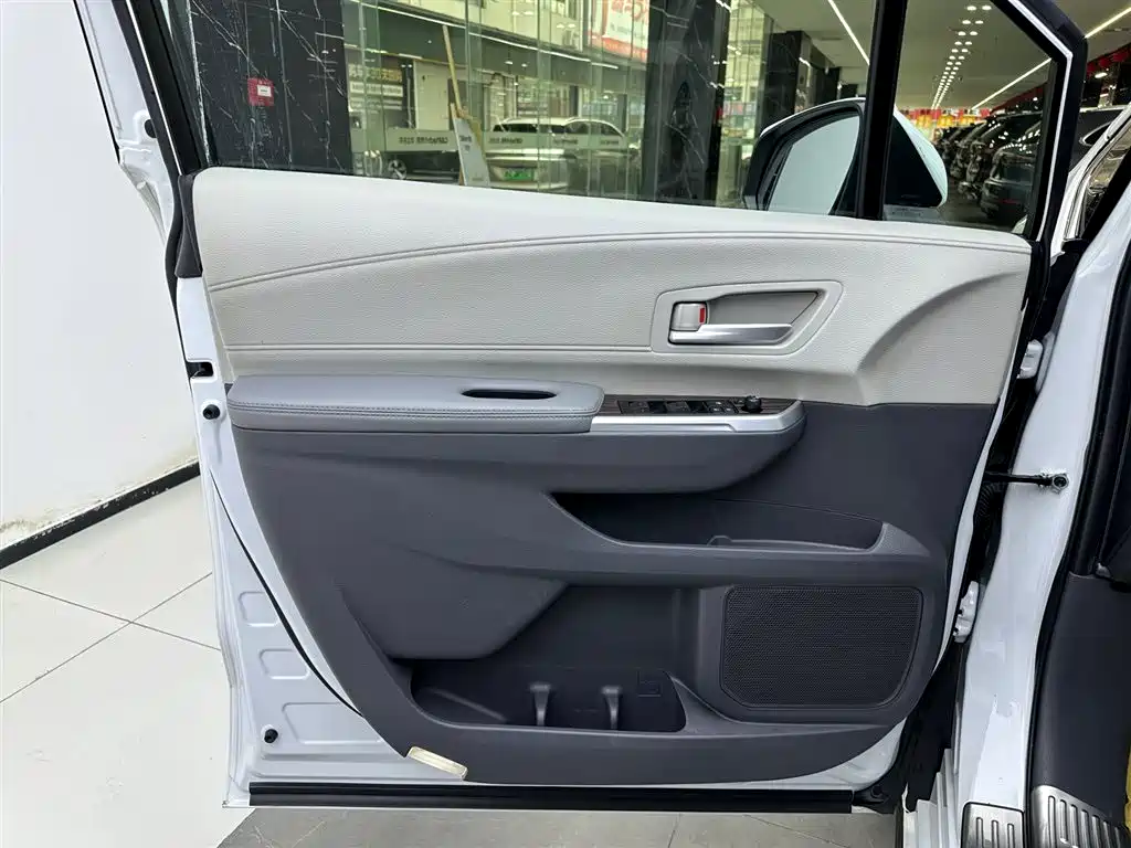Toyota Sienna 2021 2.5L Hybrid Luxury Edition фото 18