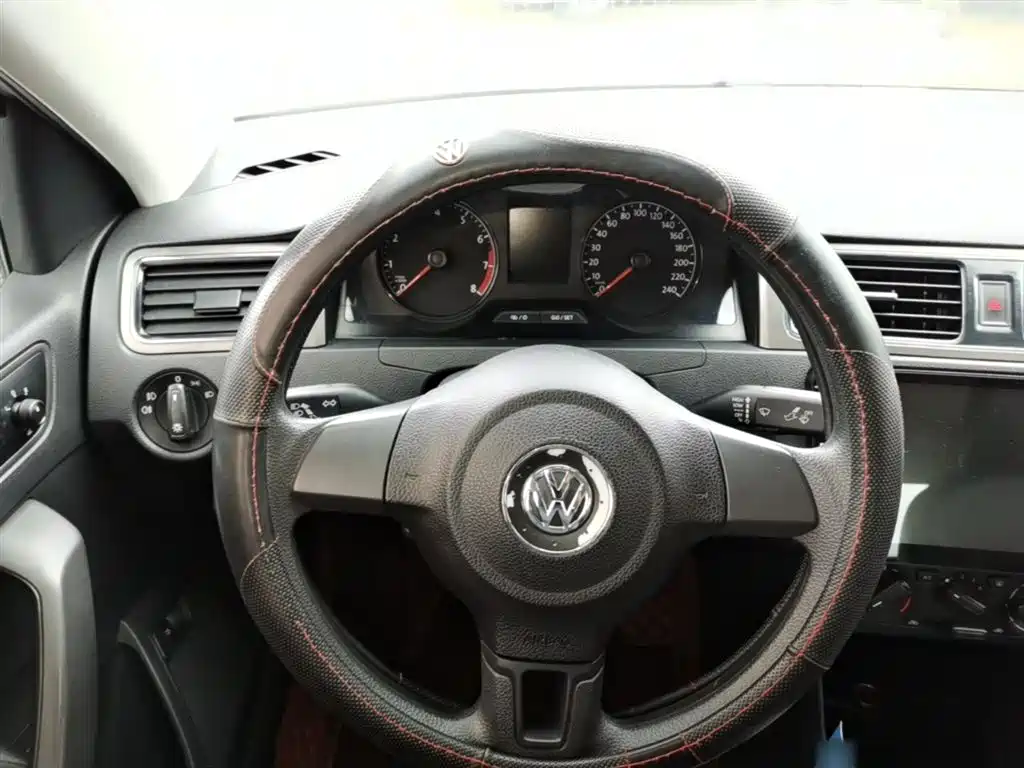 Volkswagen Santana 2015 1.6L Manual Comfort Edition фото 11