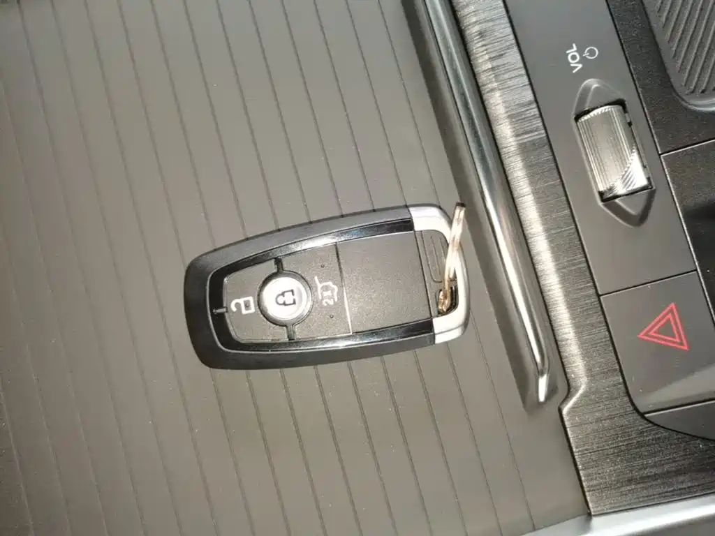 Photo 9 - Ford Edge