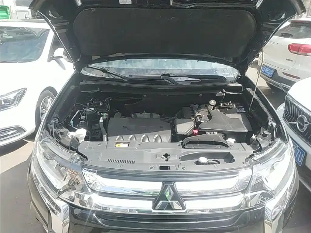 Mitsubishi Outlander 2018 2.0L 2WD Glory Edition 5-seater фото 20