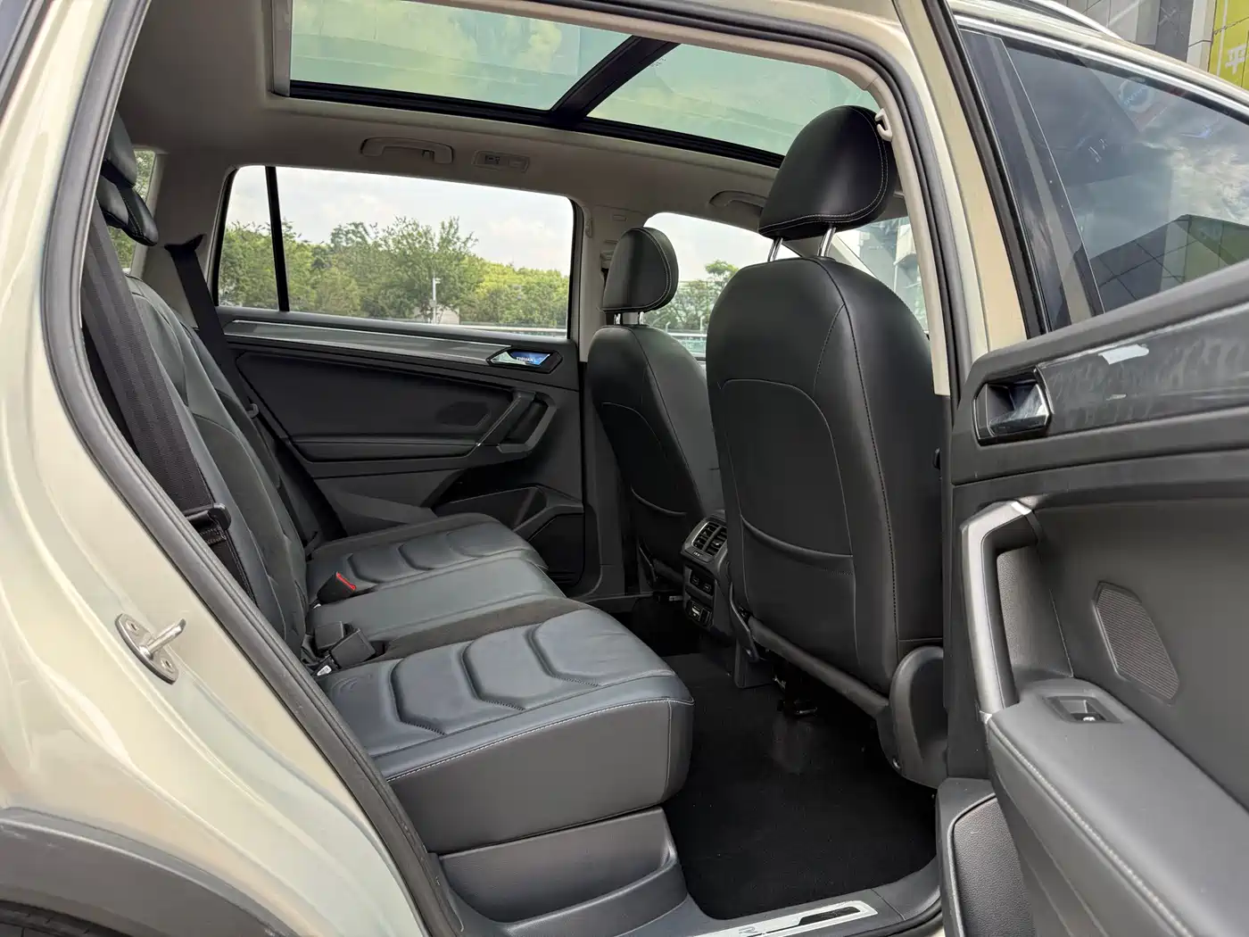 Volkswagen Tiguan L 2021 330TSI Automatic 2WD R-Line Premium фото 22