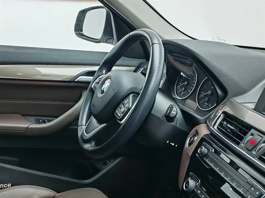 BMW X1 2018 sDrive18Li Premium Model фото 22