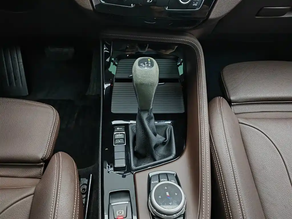 BMW X1 2018 sDrive18Li Premium Model фото 13