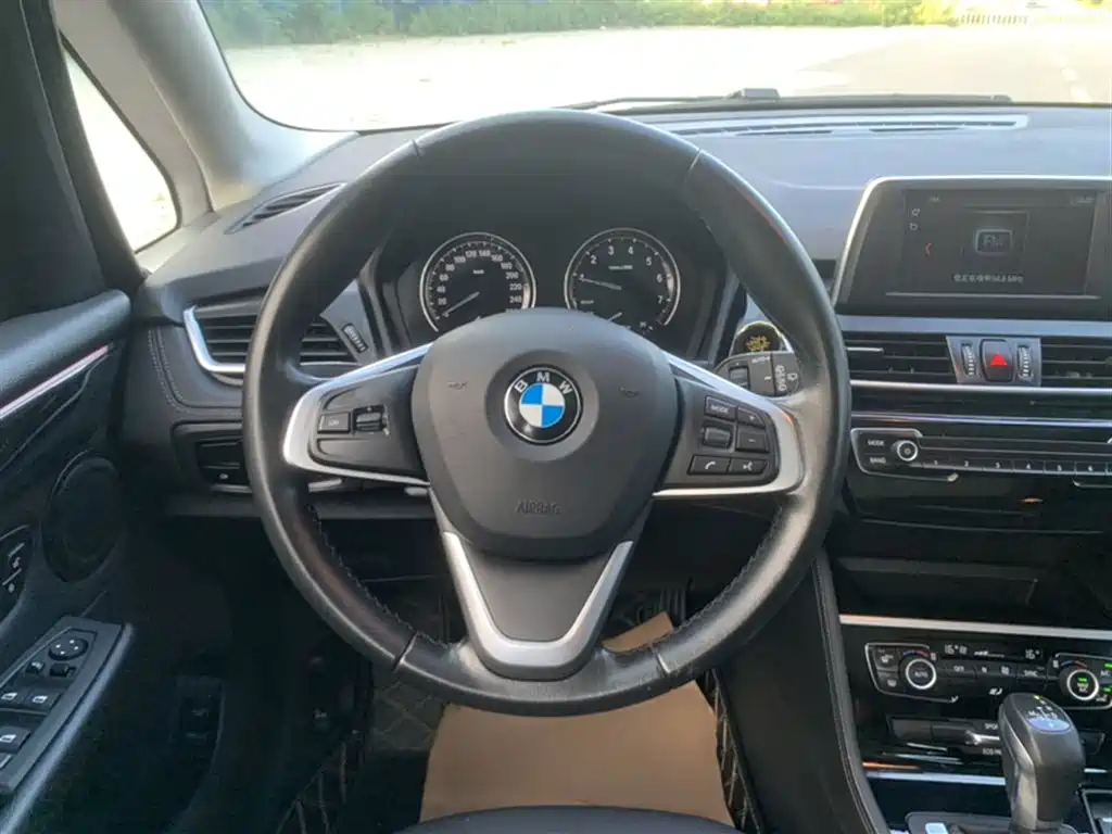 BMW 2 Series Touring 2018 218i M Sport Package фото 15