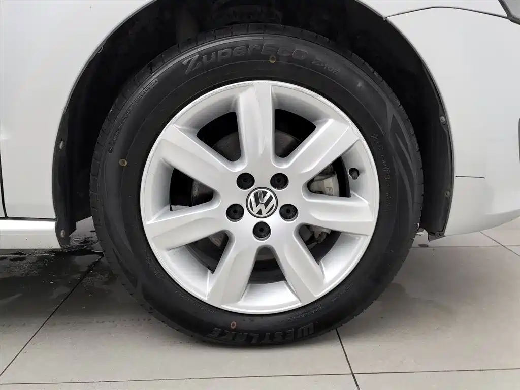 Volkswagen Polo 2013 1.6L Automatic Comfort Edition фото 17