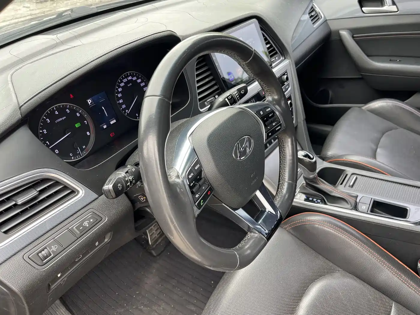 Hyundai Sonata 2015 1.6T GLS Smart фото 14