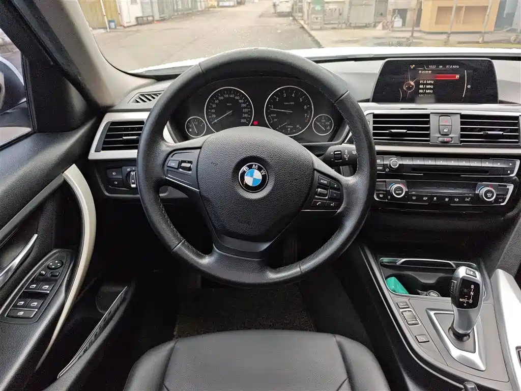 BMW 3 Series 2016 320Li Fashion Model фото 11