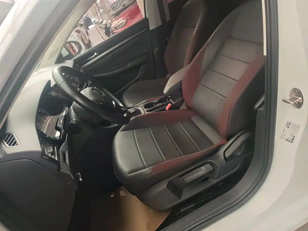 VOLKSWAGEN BORA