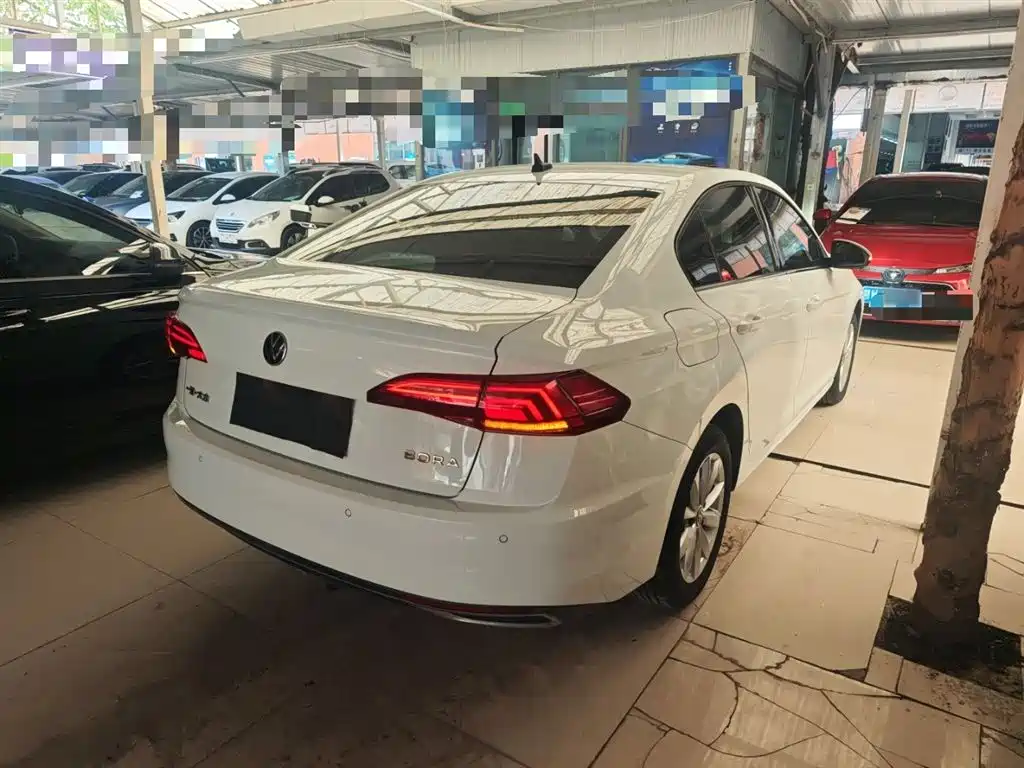 VOLKSWAGEN BORA