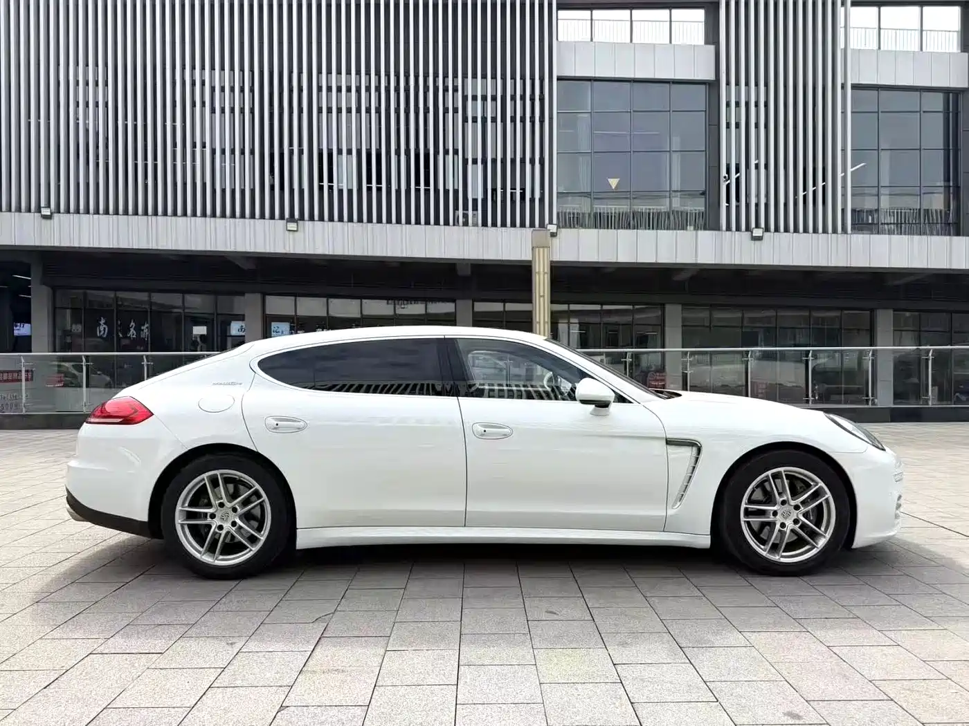 Porsche Panamera 2014 Panamera Executive 3.0T фото 2