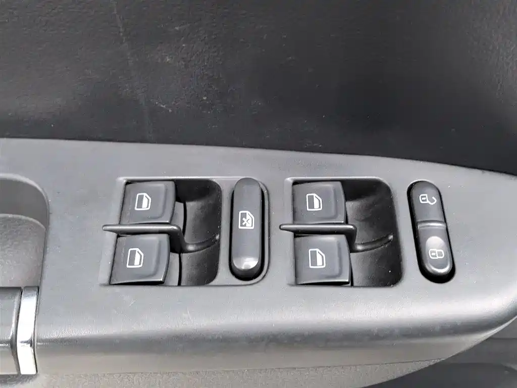 Volkswagen Bora 2014 1.6L Automatic Fashion Edition фото 9