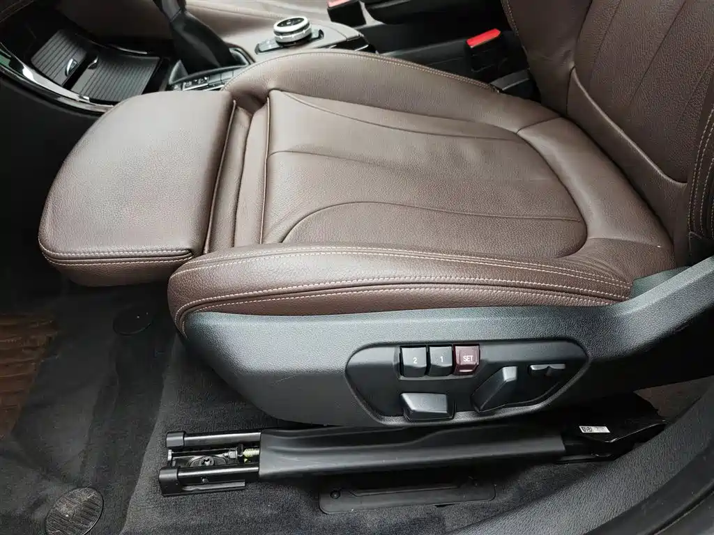 BMW X1 2018 sDrive18Li Premium Model фото 20