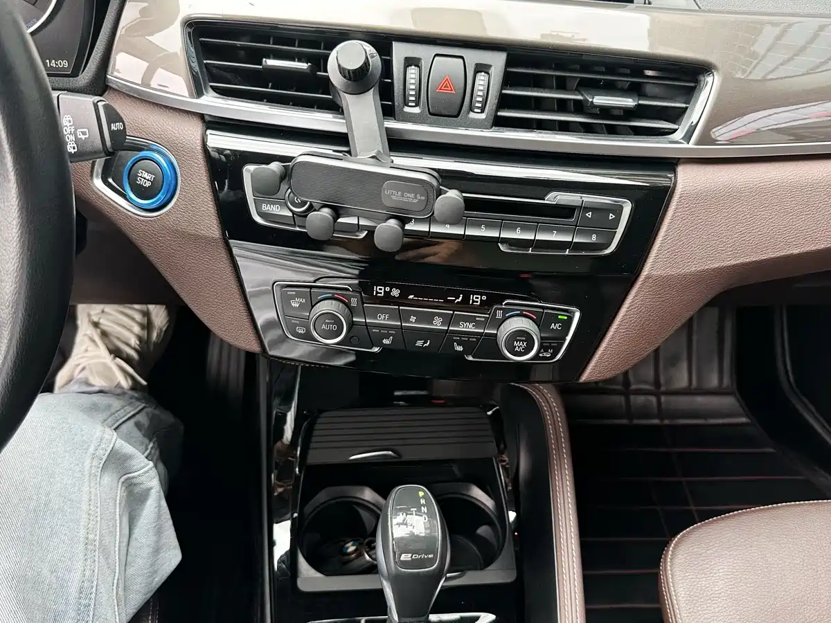 BMW X1 New Energy 2018 xDrive25Le Luxury Model фото 16