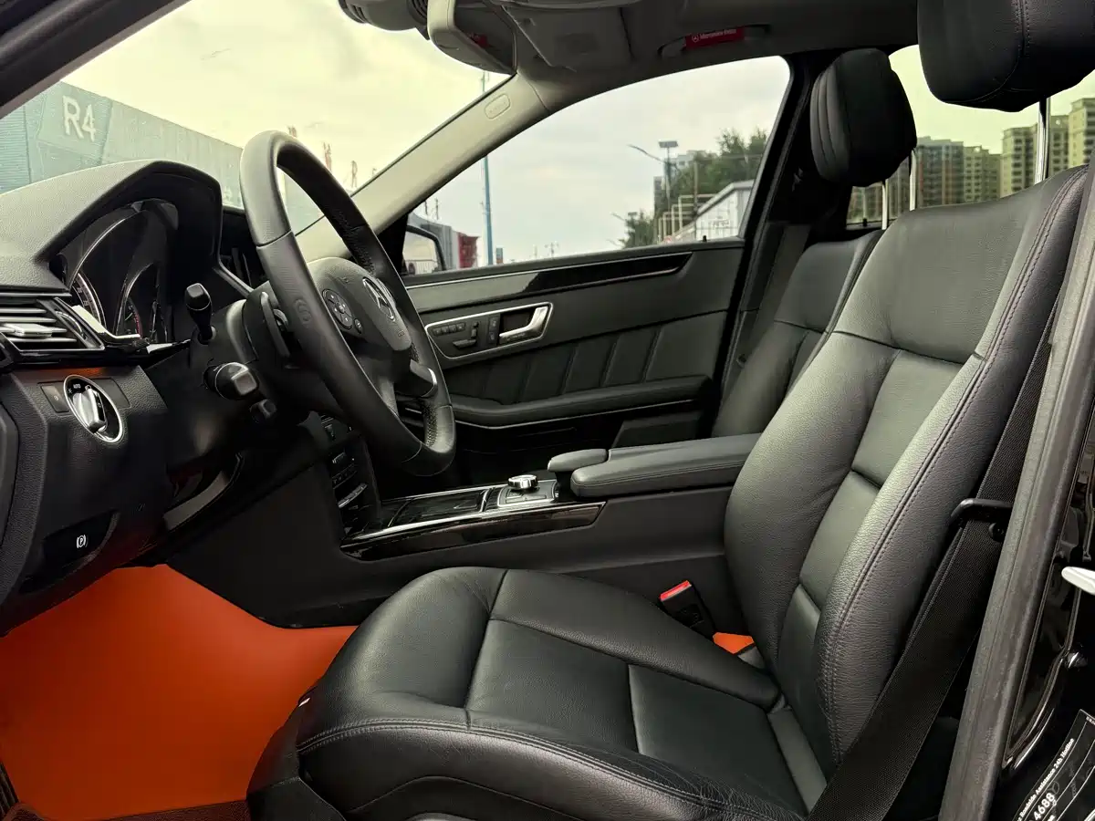 Mercedes-Benz E-Class 2013 Model E 260 L CGI Fashion фото 7
