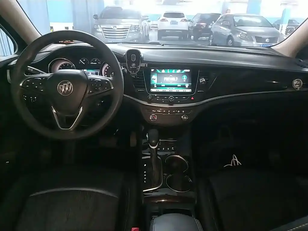 Buick Verano 2019 Sedan 20T Dual Clutch Leading фото 10