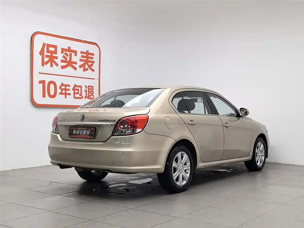 Volkswagen Lavida 2011 1.6L Manual Elegance Edition фото 2