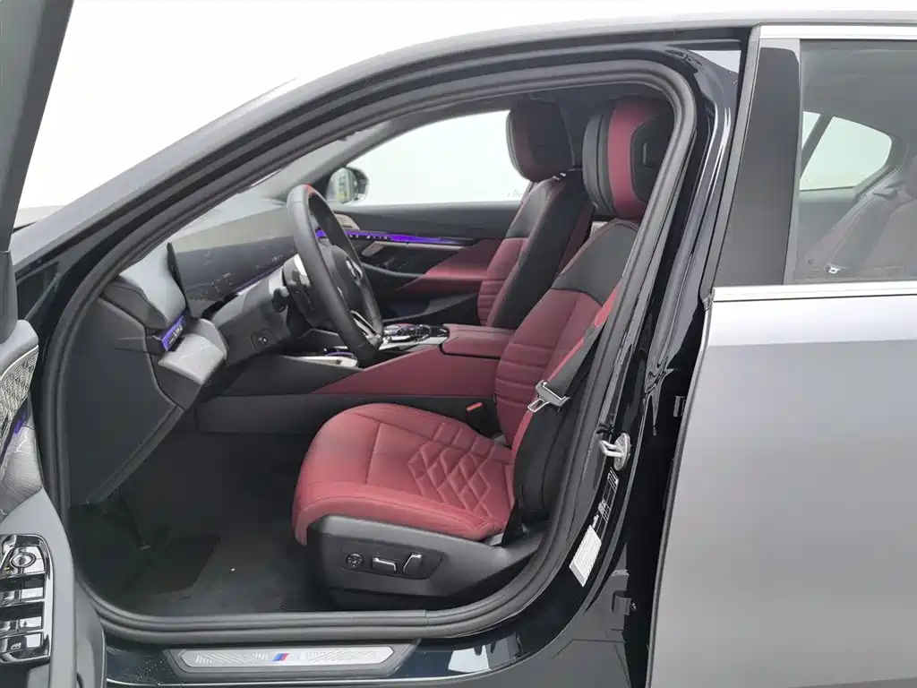 BMW 5 Series 2025 530Li Premium M Sport Package фото 10
