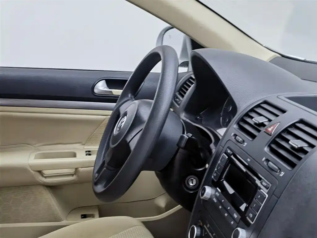 Volkswagen Sagitar 2011 1.6L Manual Comfort фото 22