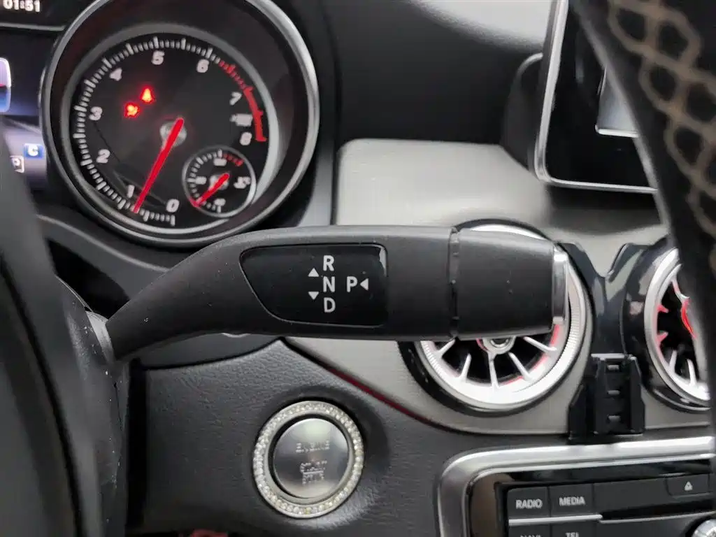 Mercedes-Benz CLA (Import) 2017 CLA 200 Fashion фото 13