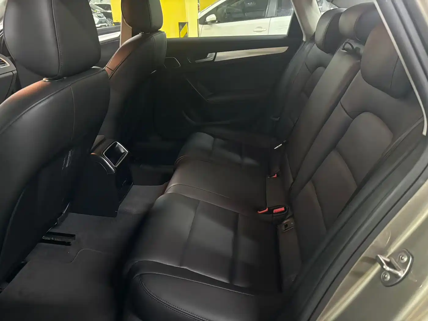 Audi A4L 2012 2.0 TFSI Auto Standard фото 7