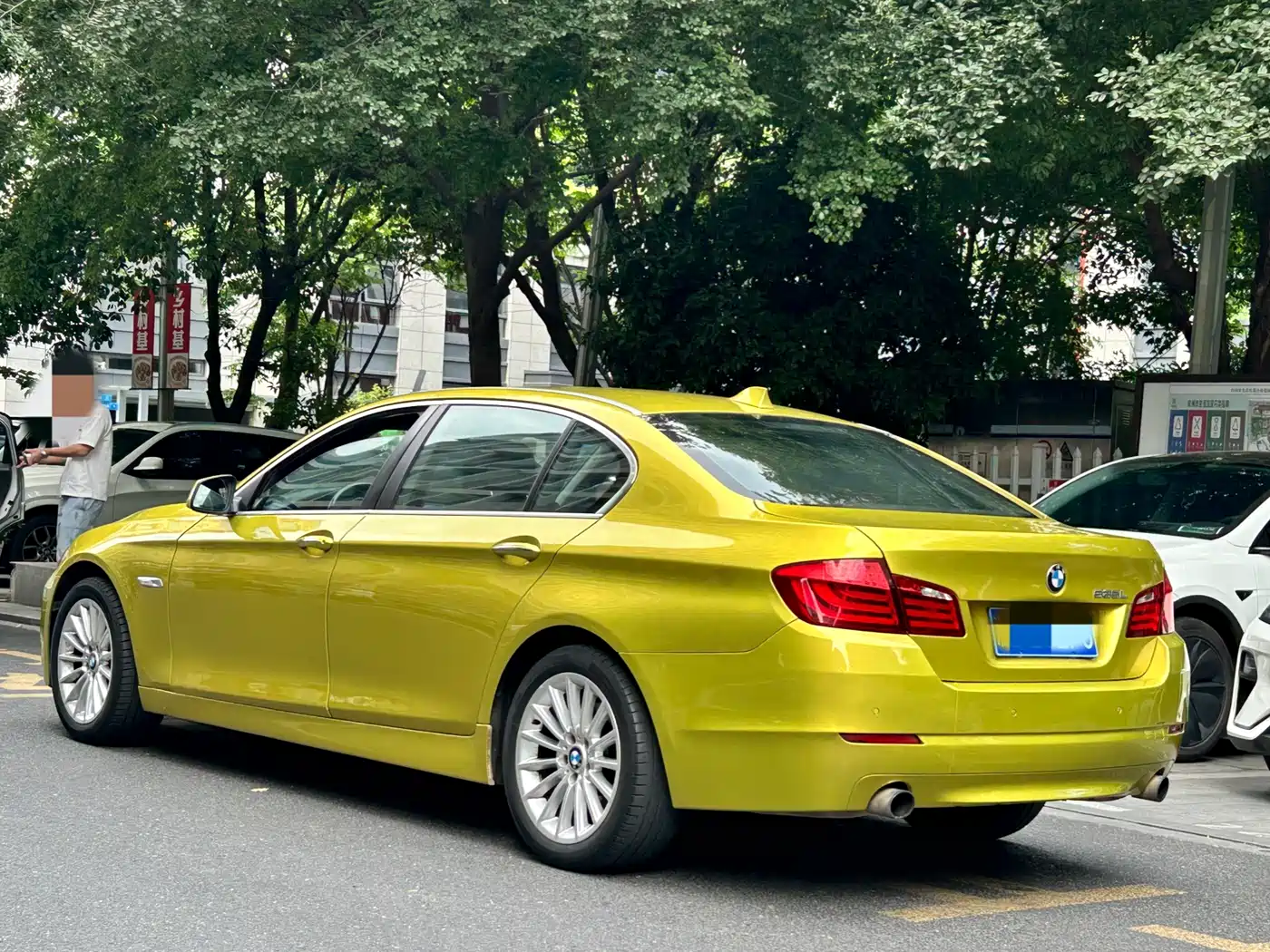 BMW 5 Series 2013 535Li Leadership фото 4