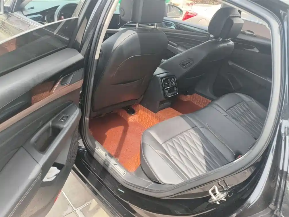 Volkswagen Passat 2021 Model 330TSI Luxury Edition фото 13