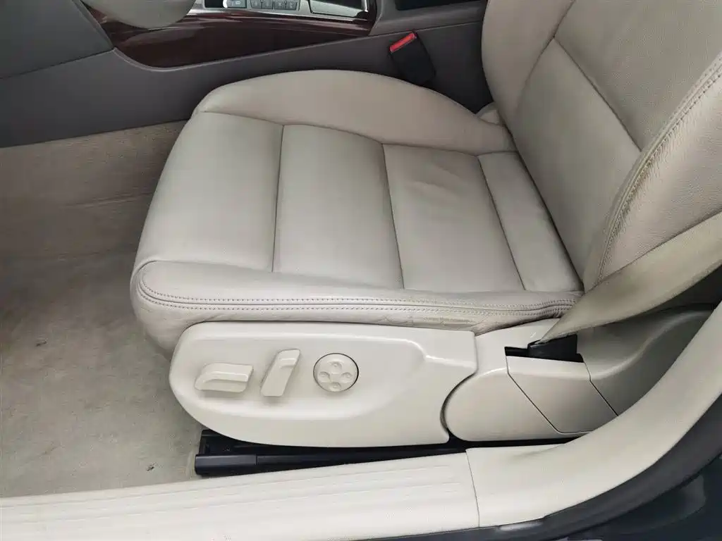 Audi A6L 2010 2.4L Comfort фото 20