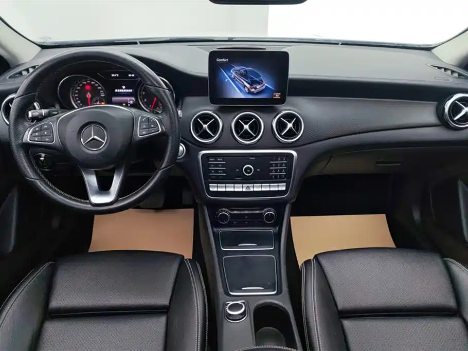 Mercedes-Benz GLA 2018 GLA 220 4MATIC Sport фото 12