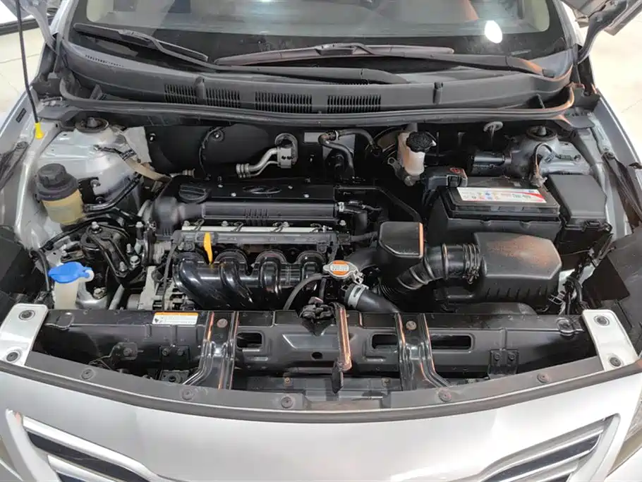 Hyundai Verna 2014 1.4L Manual Top TOP фото 10