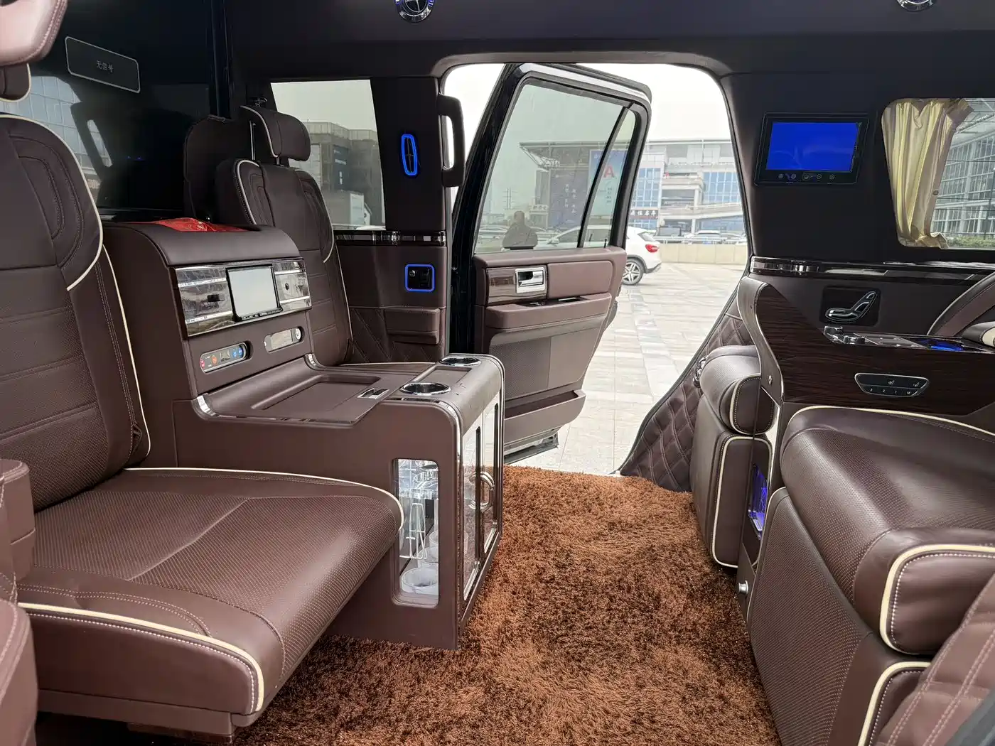 Lincoln Navigator One фото 5