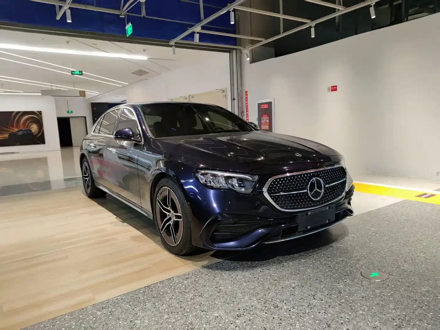 Фото 3 - Mercedes-Benz E-Class