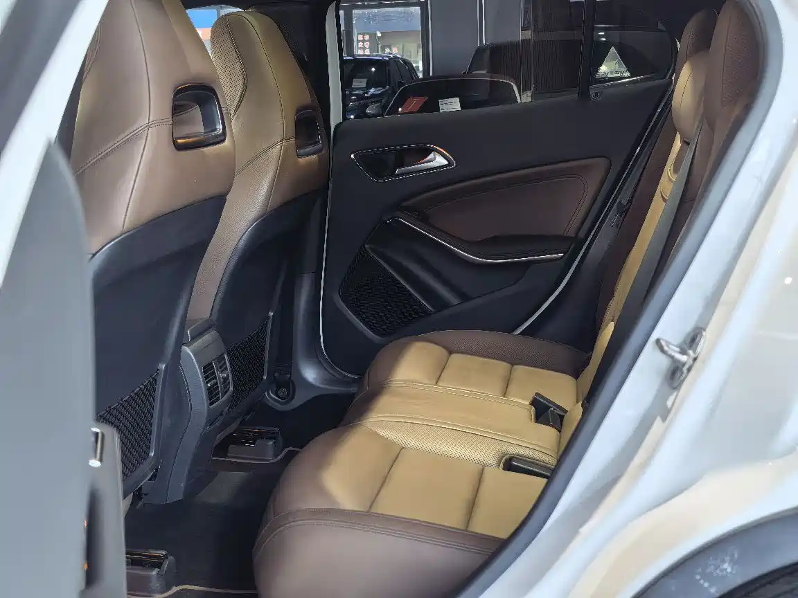 Mercedes-Benz GLA 2016 GLA 260 4MATIC Sport фото 4