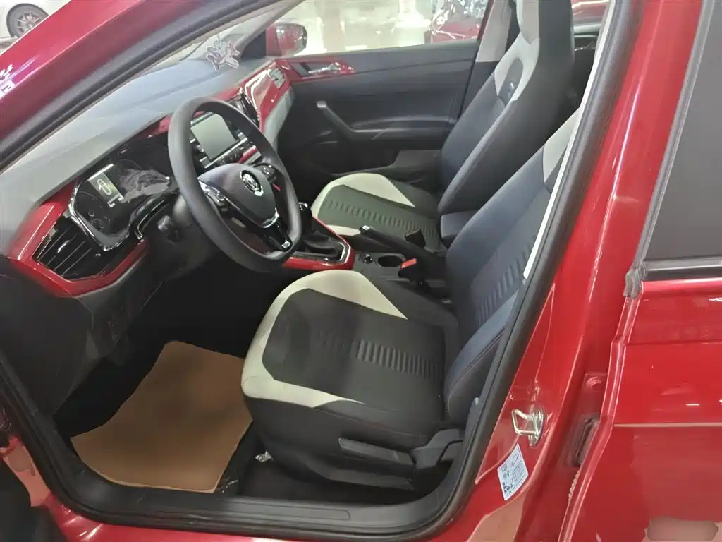 Volkswagen Polo 2019 Plus 1.5L Automatic Colorful Tech Edition фото 15
