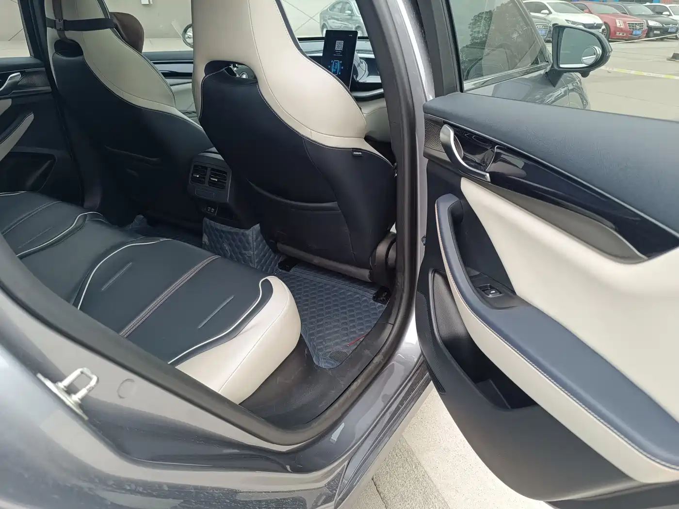 BYD Qin PLUS 2024 Glory Edition DM-i 55KM Leading фото 17