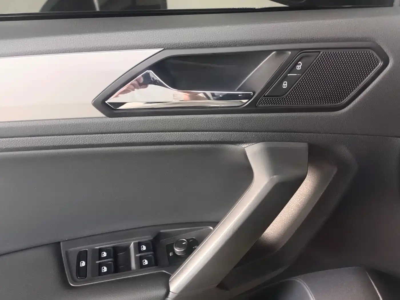 Volkswagen Tiguan L 2021 280TSI Automatic 2WD Smart фото 13
