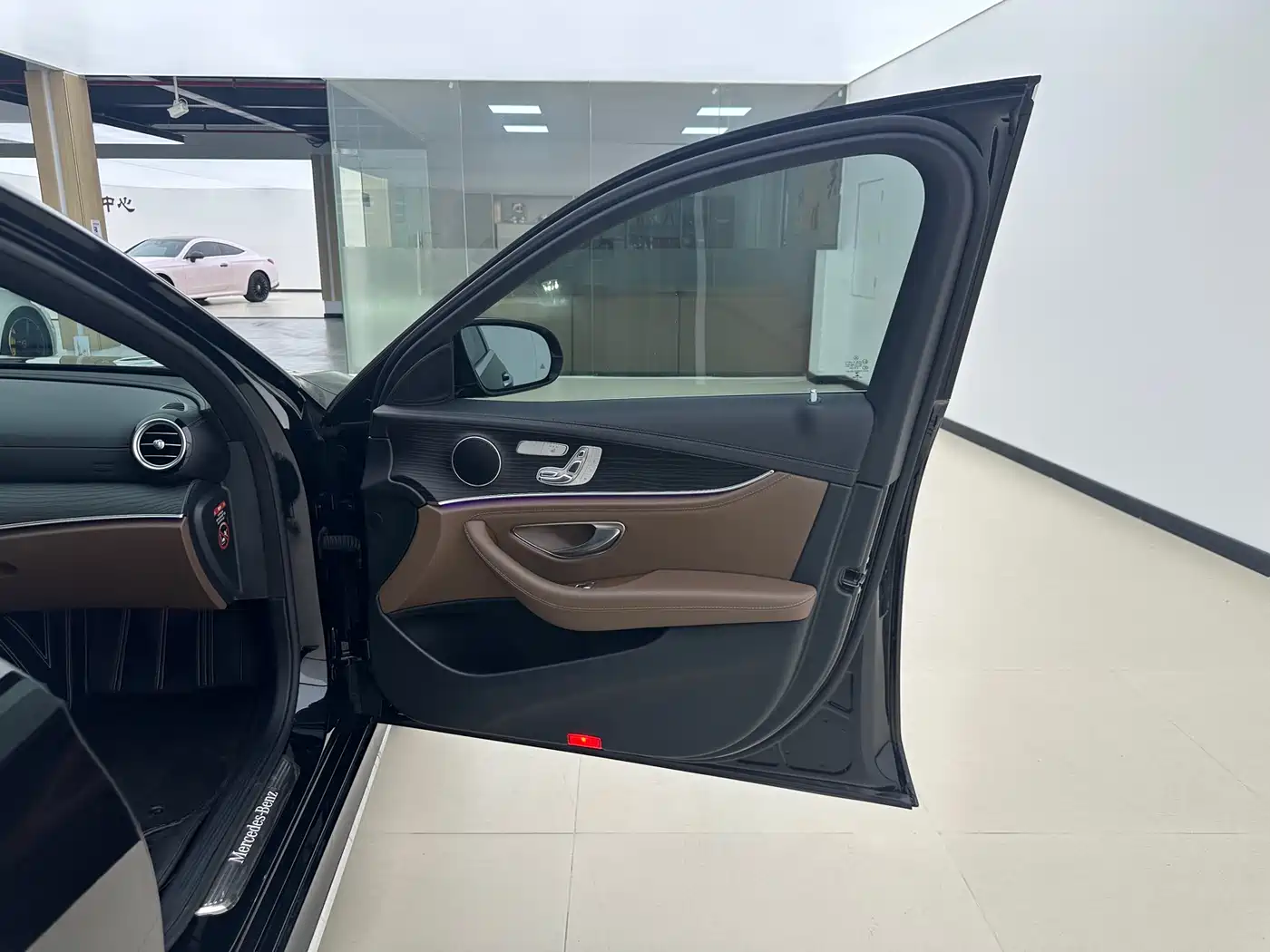 Mercedes-Benz E-Class New Energy 2022 E 350 e L Plug-in Hybrid Sedan фото 25