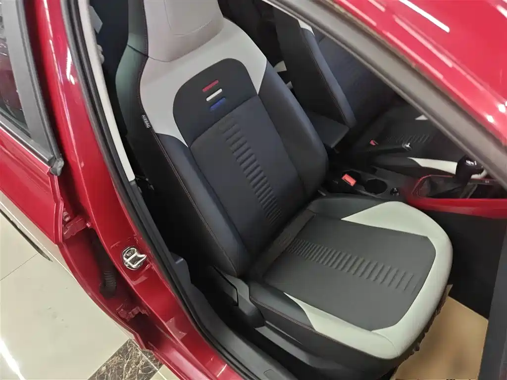 Volkswagen Polo 2019 Plus 1.5L Automatic Colorful Tech Edition фото 25