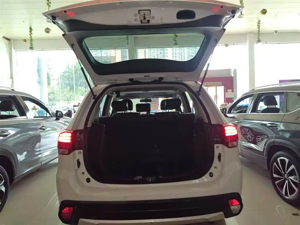 MITSUBISHI OUTLANDER