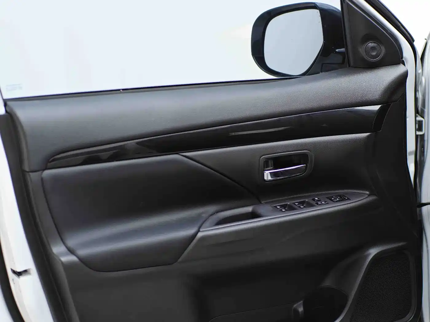 Mitsubishi Outlander 2021 Facelift 2.0L 2WD Comfort Edition 5-Seater фото 18