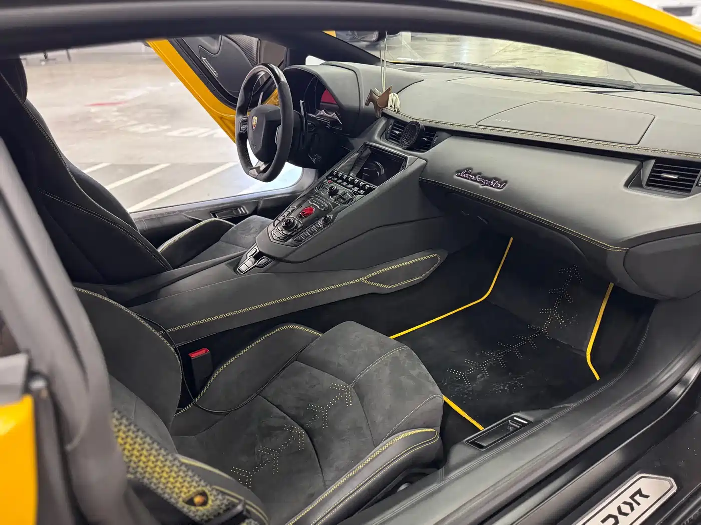 Lamborghini Aventador 2011 LP 700-4 фото 6